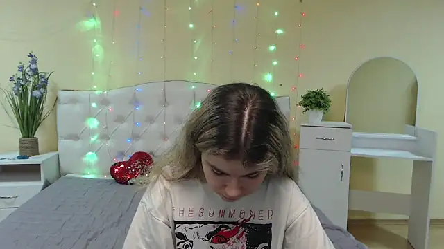 TinaRedly online show from February 2, 2025, 1:41 pm