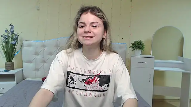 TinaRedly online show from February 3, 2025, 9:29 pm