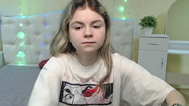 TinaRedly online show from February 4, 2025, 3:44 am