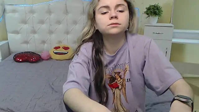 TinaRedly online show from February 5, 2025, 4:36 pm