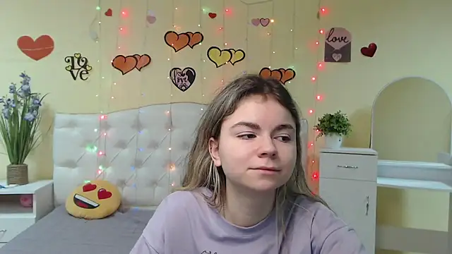 TinaRedly online show from February 17, 2025, 4:20 am