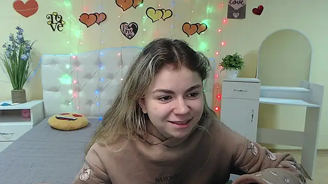 TinaRedly online show from February 17, 2025, 10:03 pm