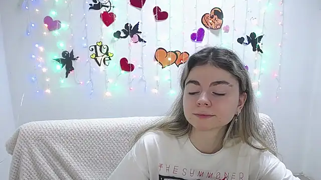 TinaRedly online show from February 20, 2025, 4:14 pm