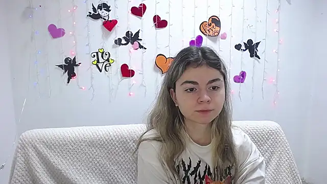 TinaRedly online show from February 21, 2025, 9:43 pm