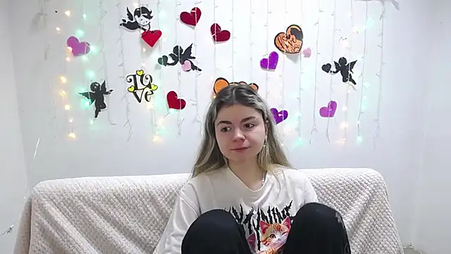 TinaRedly online show from February 22, 2025, 12:49 am