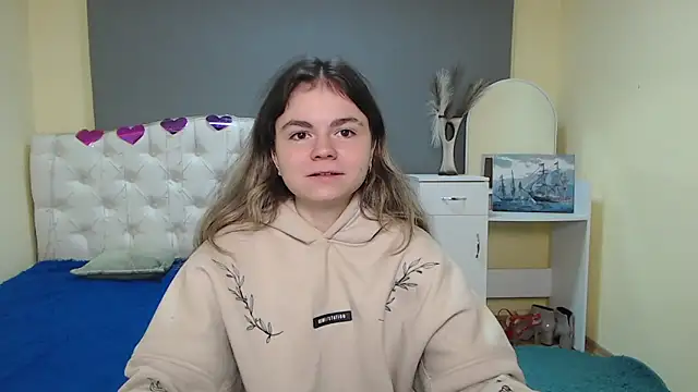 TinaRedly online show from October 3, 2025, 5:43 pm