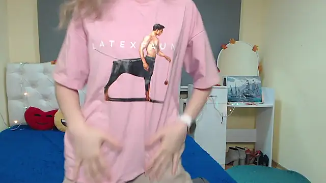 TinaRedly online show from November 29, 2025, 6:33 pm