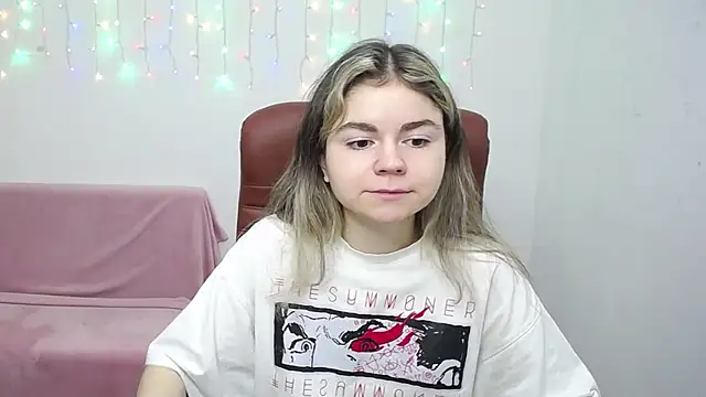 TinaRedly online show from December 5, 2025, 6:48 pm