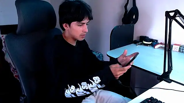 Snapshot of Thieves9 chatting on January 25, 2025, 7:49 pm Thieves9 online show from January 25, 2025, 7:49 pm