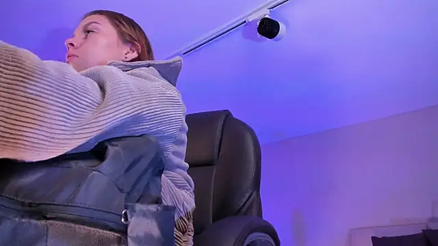 ArianaBaker online show from February 4, 2025, 12:44 pm