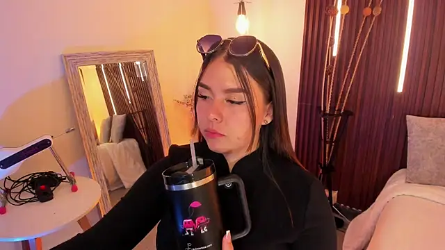 ArianaBaker online show from April 16, 2026, 9:39 pm