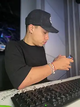 Osiiriis online show from February 28, 2025, 5:04 am