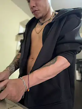 Osiiriis online show from March 15, 2026, 8:04 pm