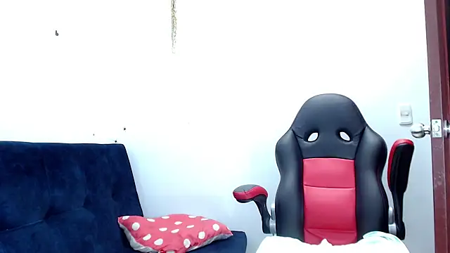 kaira sweet  online show from December 4, 2024, 10:02 am