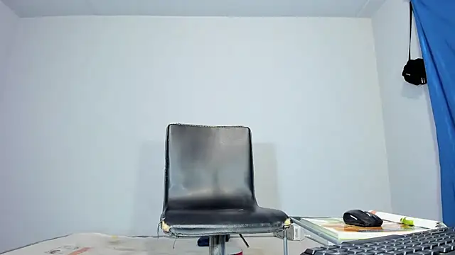 xmissinchesxx online show from November 9, 2025, 6:01 am