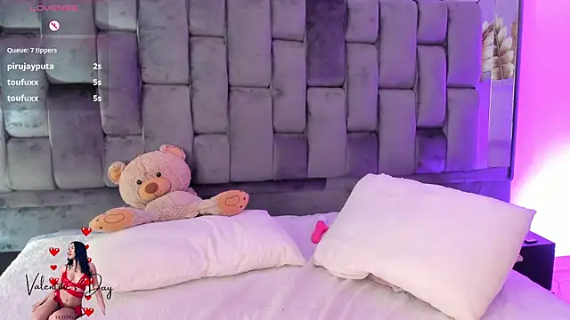 Chloe evans   online show from February 12, 2025, 5:37 pm