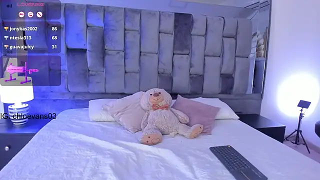 Chloe evans   online show from February 19, 2025, 10:20 pm