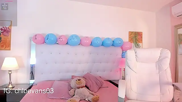 Chloe evans   online show from September 19, 2025, 11:55 am