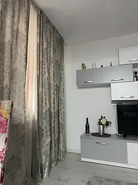 Snapshot of _adelle chatting on February 7, 2026, 12:20 pm adelle online show from February 7, 2026, 12:20 pm