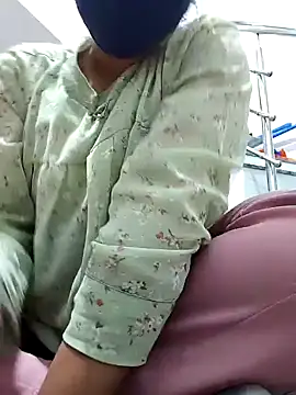 Snapshot of Archna-ji chatting on December 31, 2024, 12:46 pm Archna-ji online show from December 31, 2024, 12:46 pm