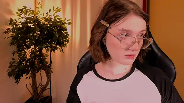 Snapshot of ELLIEJAY chatting on November 30, 2025, 5:11 am ELLIEJAY online show from November 30, 2025, 5:11 am