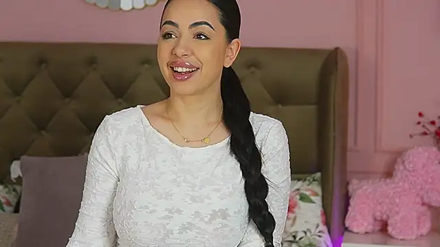 NicoleSteph online show from April 4, 2026, 4:11 am