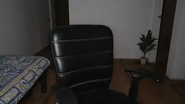 Suzie darling online show from December 3, 2025, 2:08 am