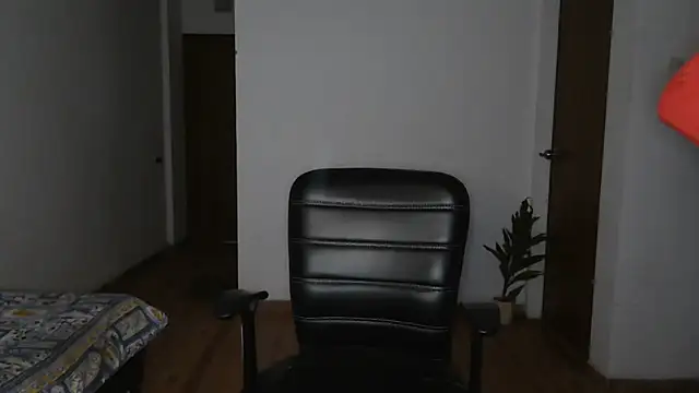 Suzie darling online show from January 8, 2026, 2:14 am