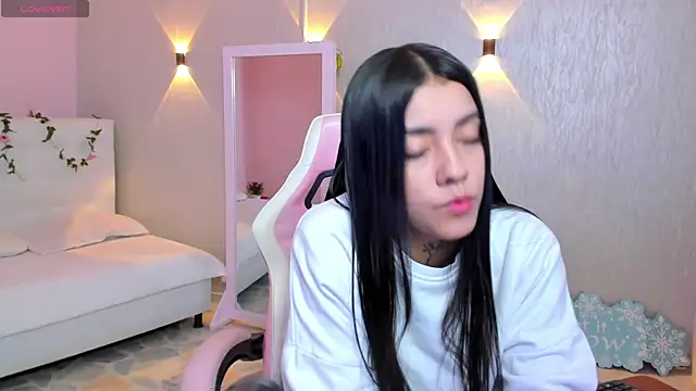 miagomezweb1 online show from January 10, 2025, 12:47 pm