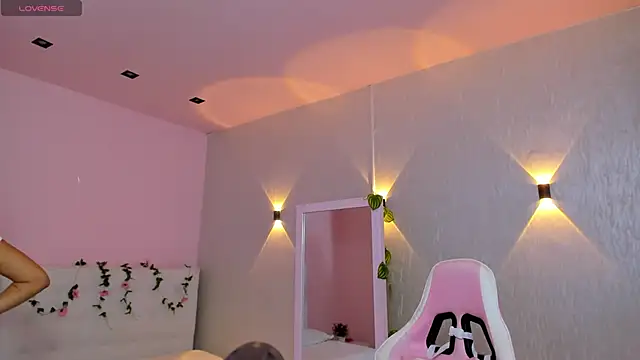 miagomezweb1 online show from January 18, 2025, 1:18 pm