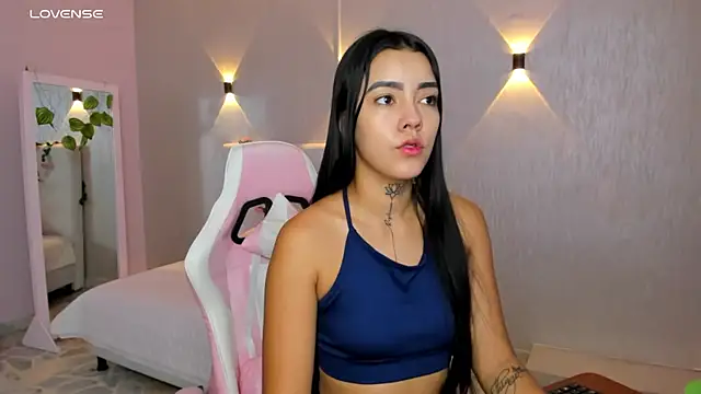 miagomezweb1 online show from March 6, 2025, 1:24 pm