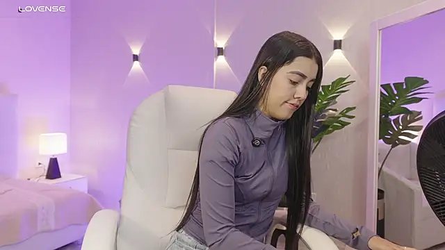 miagomezweb1 online show from September 22, 2025, 12:29 pm