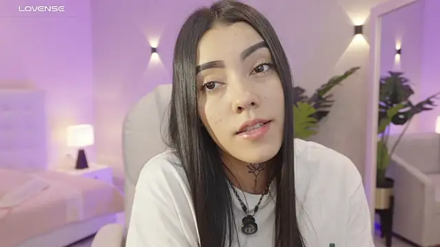 miagomezweb1 online show from September 25, 2025, 1:15 pm