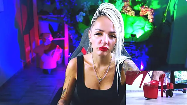 MonicaMaxwel online show from September 16, 2025, 11:22 am