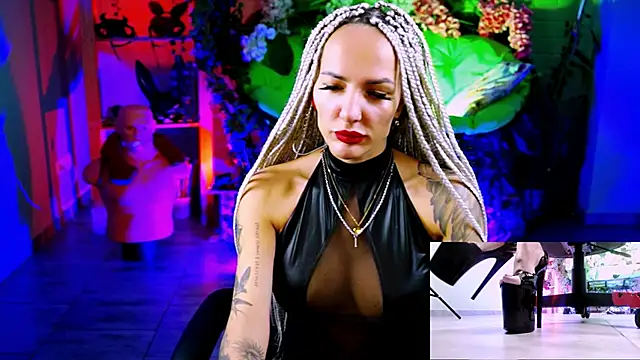 MonicaMaxwel online show from October 5, 2025, 11:08 am