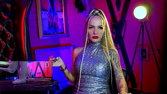 MonicaMaxwel online show from February 9, 2026, 12:20 pm