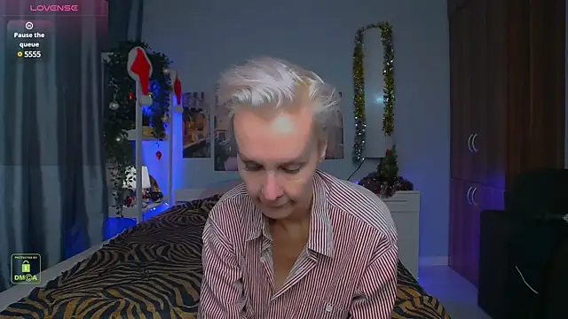 HelgaHimmell online show from December 27, 2024, 9:43 pm