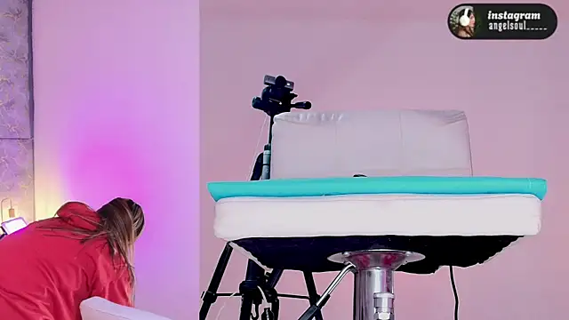 Angelst   online show from February 13, 2026, 8:43 am