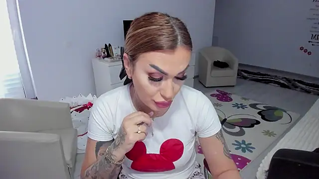 GlossyDiamondX online show from February 20, 2025, 6:28 am