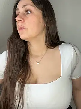 Snapshot of Loella-Rose chatting on April 13, 2026, 7:14 am Loella-Rose online show from April 13, 2026, 7:14 am