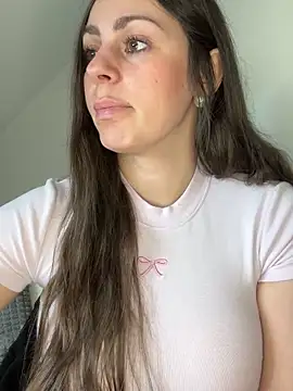 Snapshot of Loella-Rose chatting on April 17, 2026, 7:22 am Loella-Rose online show from April 17, 2026, 7:22 am