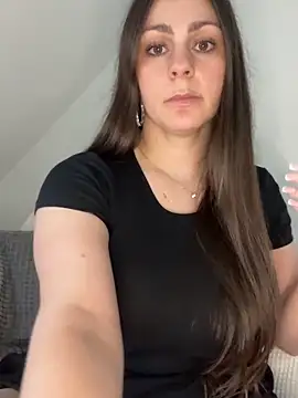 Snapshot of Loella-Rose chatting on April 19, 2026, 10:58 am Loella-Rose online show from April 19, 2026, 10:58 am