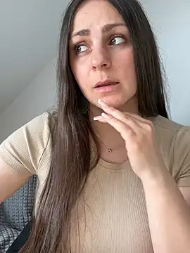 Snapshot of Loella-Rose chatting on April 20, 2026, 11:57 am Loella-Rose online show from April 20, 2026, 11:57 am