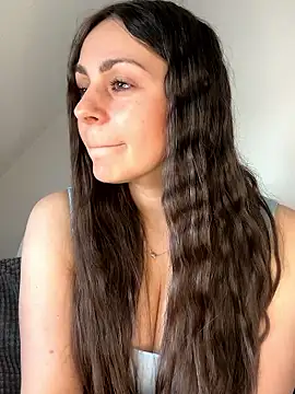 Snapshot of Loella-Rose chatting on April 28, 2026, 7:02 am Loella-Rose online show from April 28, 2026, 7:02 am