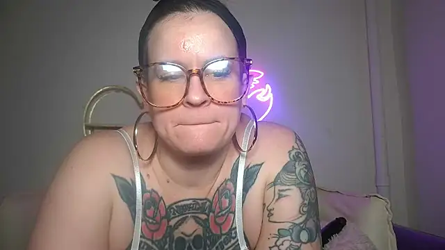 quinnmariexo online show from January 12, 2026, 10:37 pm