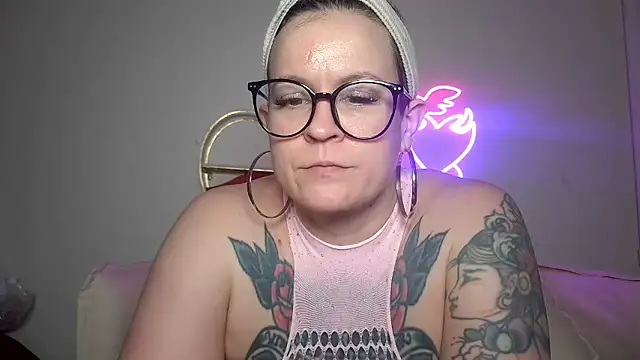 quinnmariexo online show from January 17, 2026, 9:29 pm