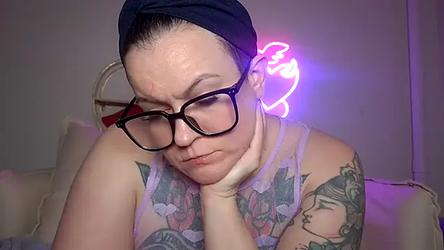 quinnmariexo online show from February 8, 2026, 6:17 am