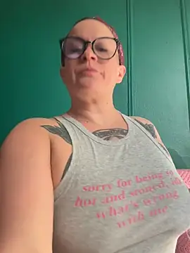 quinnmariexo online show from May 11, 2026, 1:06 pm