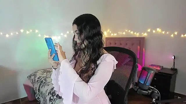 youpinkgirl  online show from December 15, 2025, 10:03 pm