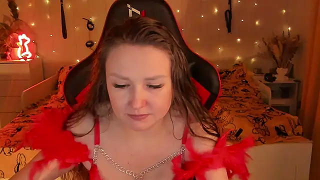 desperatehousewife   online show from October 19, 2025, 6:08 pm